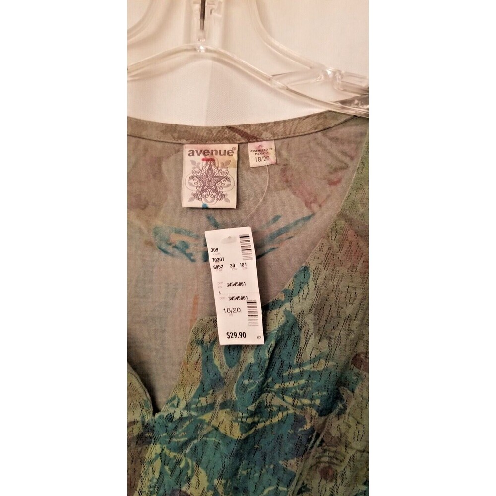 Avenue Women's Top Butterfly Design V-Neck New with Tags Size 18/20